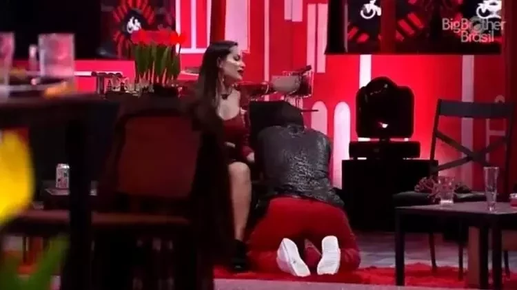BBB21: Selinho triplo, DR e revelações íntimas agitam a festa - imagem 33414
