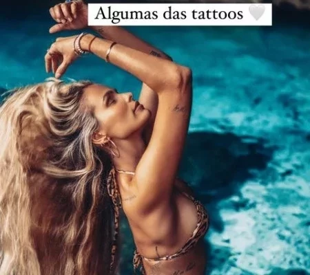 Após pedido, Yasmin Brunet exibe sua tattoo no bumbum a seguidores