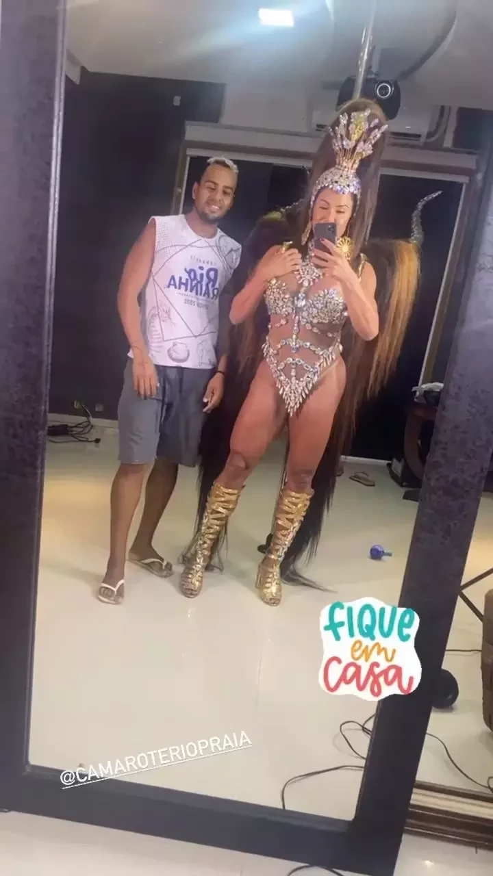 Gracyanne Barbosa usa fantasia para celebrar Carnaval em casa; fotos - imagem 33448