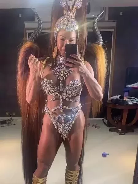 Gracyanne Barbosa usa fantasia para celebrar Carnaval em casa; fotos - imagem 33447