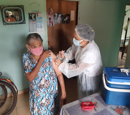 Idosos da zona rural de Valença são imunizados contra a covid-19