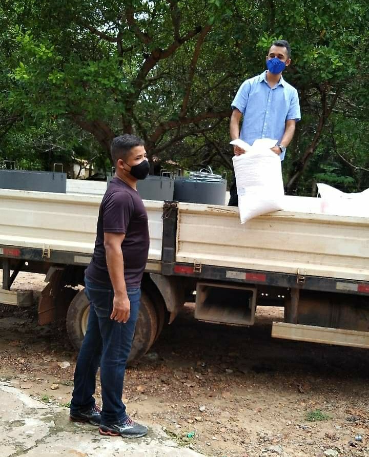 Prefeito João Luiz e deputada estadual Elisangela Moura entregam sementes para agricultures - Imagem 11