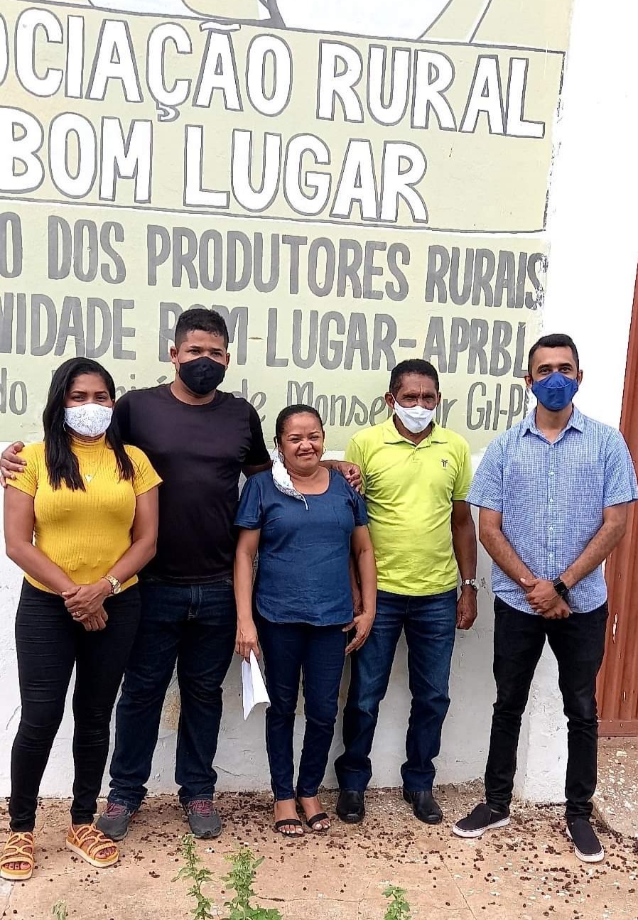 Prefeito João Luiz e deputada estadual Elisangela Moura entregam sementes para agricultures - Imagem 12