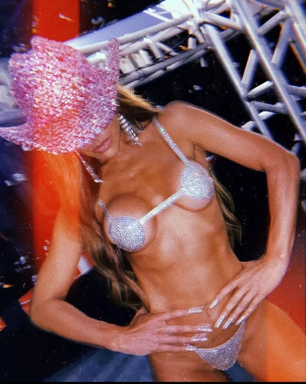 Sabrina Sato faz ensaio sexy de carnaval em sambódromo vazio - imagem 33607