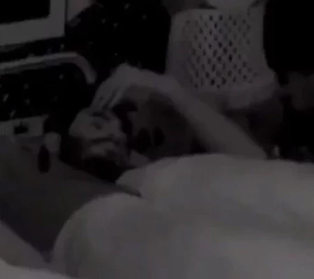 BBB21: Caio encosta nas partes íntimas de Rodolffo e se assusta “Uai”