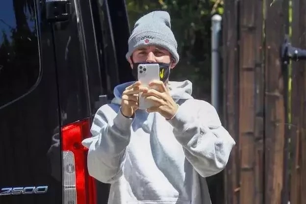 Sorriso forçado: Conheça os famosos que odeiam fazer selfies com fãs - imagem 33758