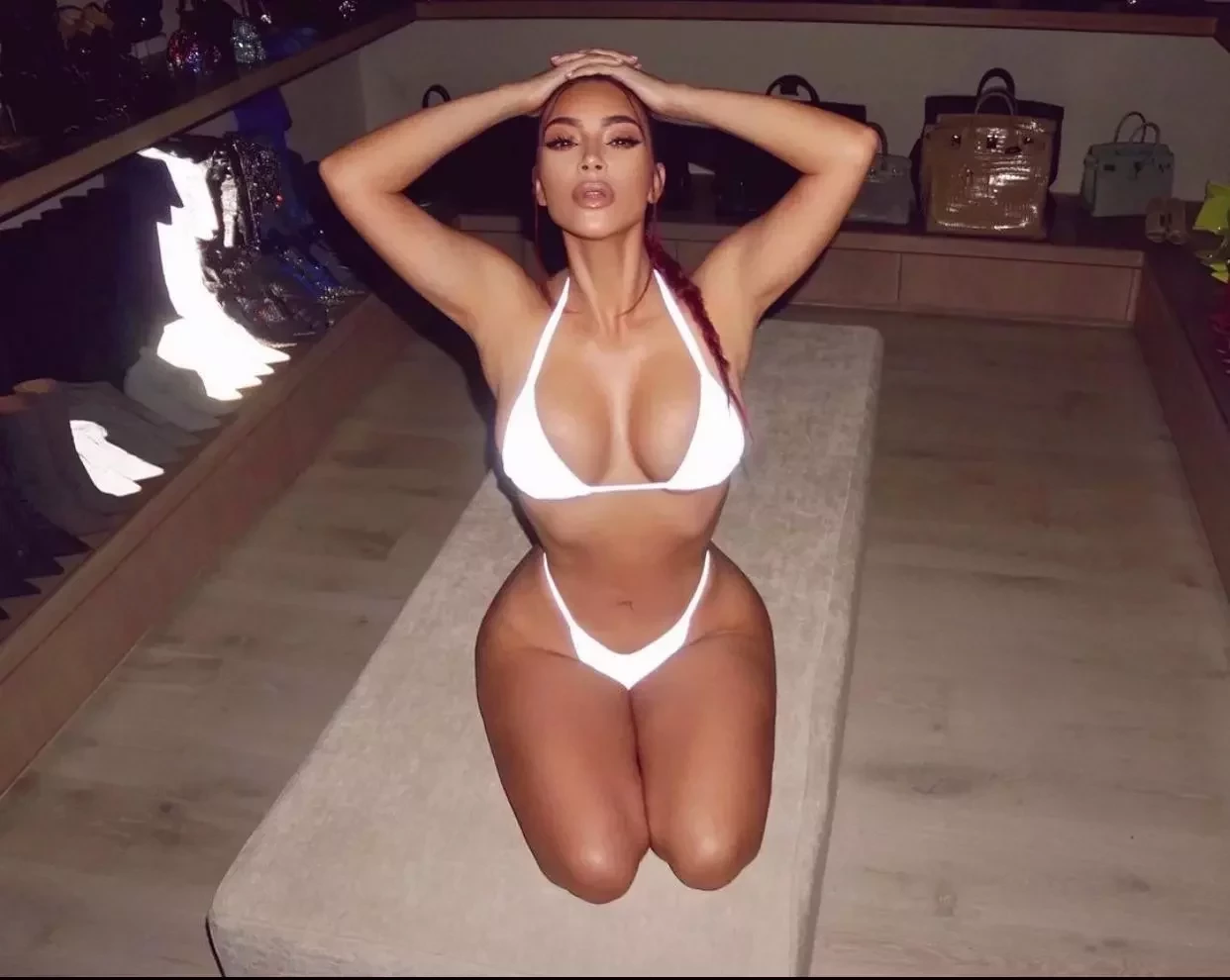 Kim Kardashian posta clique nua e 'lacra' na web; fotos - imagem 33951