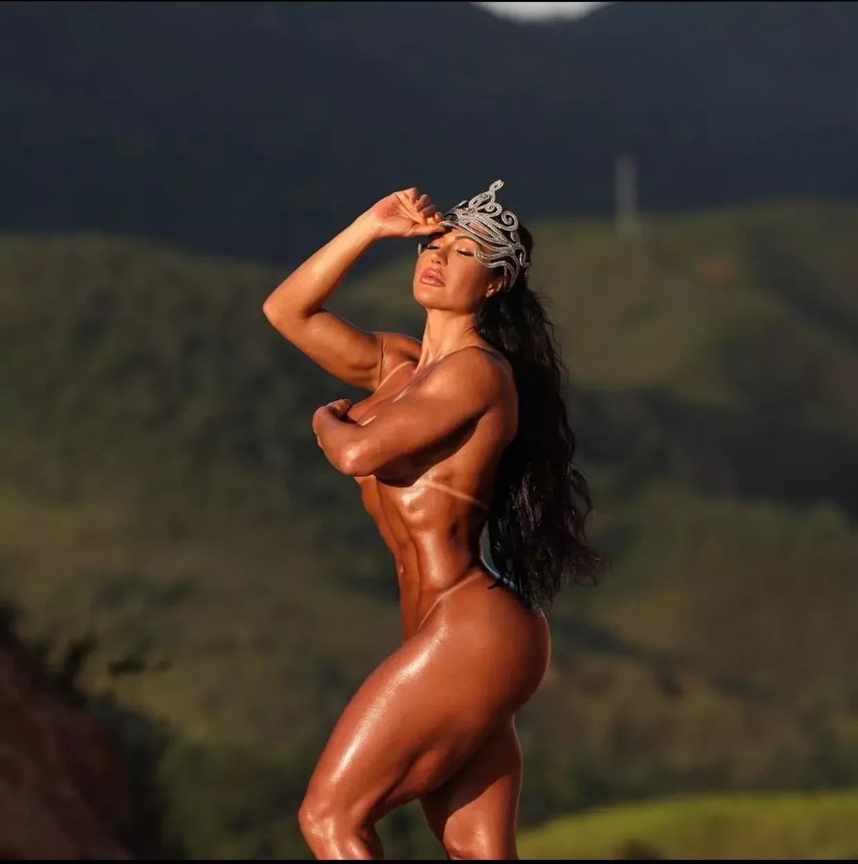 Gracyanne Barbosa faz pole dance de fio dental e arranca elogios;fotos - imagem 33111