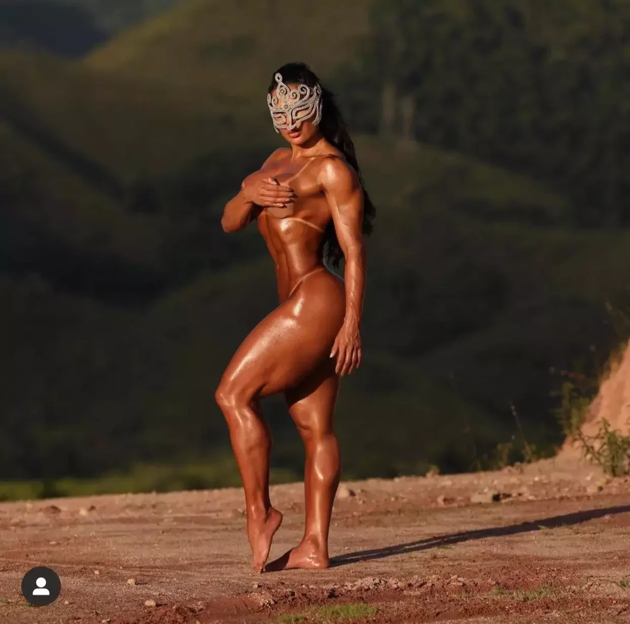 Gracyanne Barbosa faz pole dance de fio dental e arranca elogios;fotos - imagem 33113