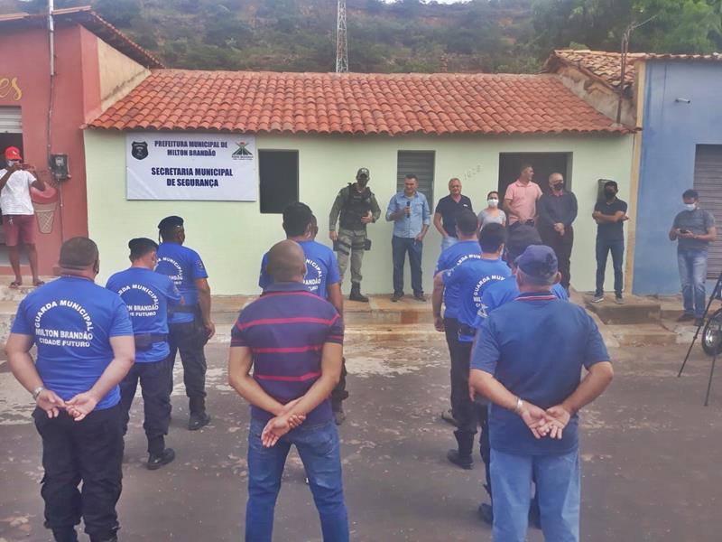 Milton Brandão: Prefeito Evangelista Resende, cria, equipa e entrega Secretaria Municipal de Segurança a população  - Imagem 15