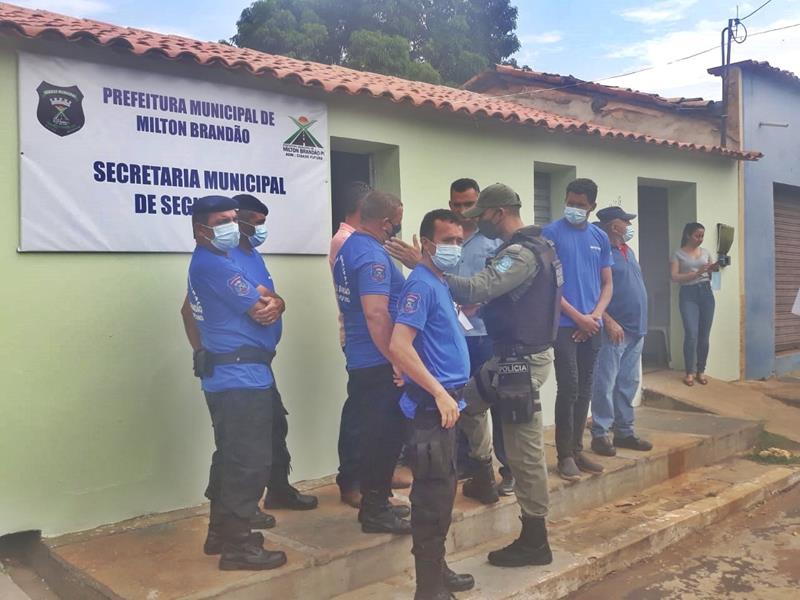Milton Brandão: Prefeito Evangelista Resende, cria, equipa e entrega Secretaria Municipal de Segurança a população  - Imagem 9