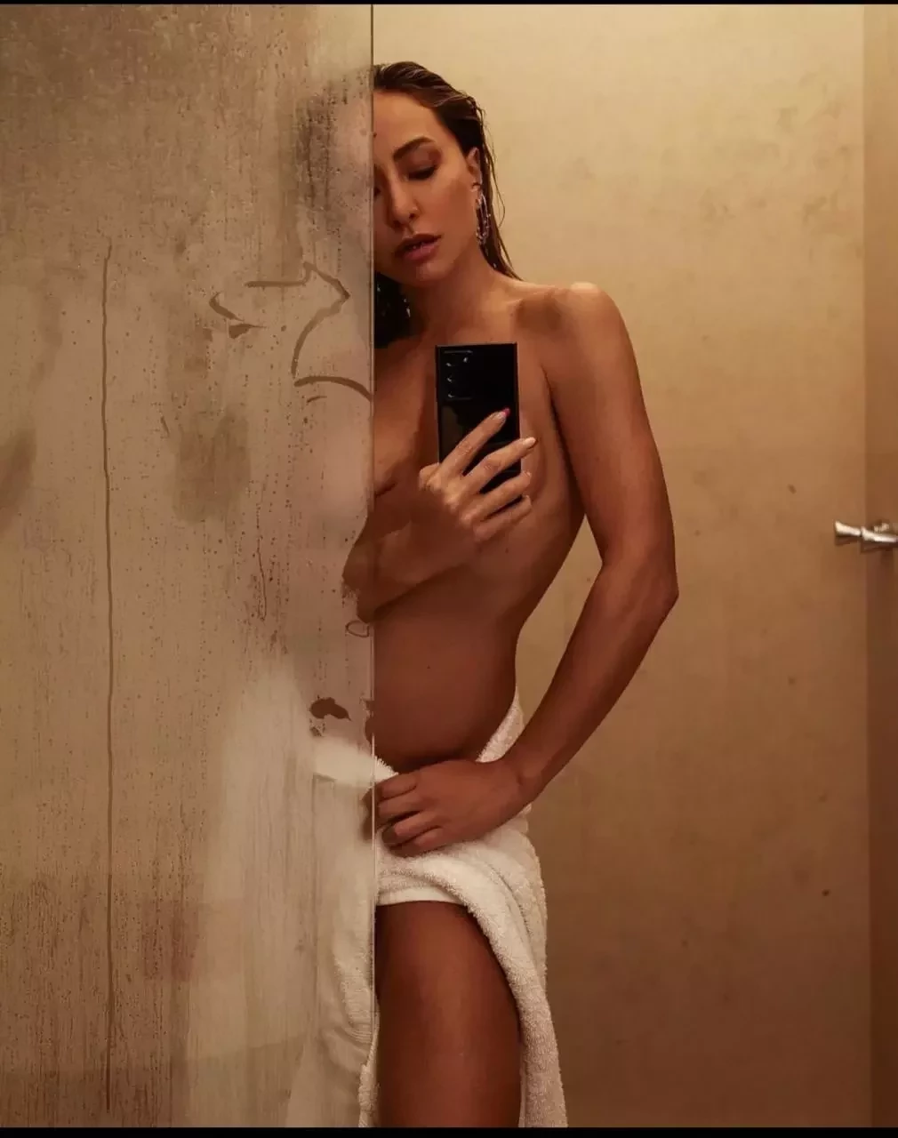 Sabrina Sato posa sem roupas e sexy: 'Depois de um dia longo'; fotos - imagem 33214