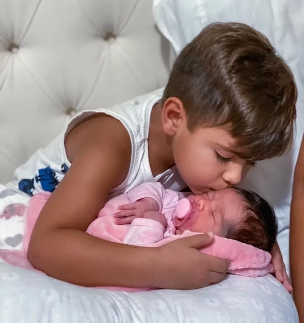 Simone mostra 1º encontro do filho, Henry, com a irmã, Zaya; vídeo - imagem 33984