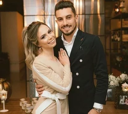 Elas batem um bolão! Conheça as belas esposas dos jogadores de futebol - imagem 34792