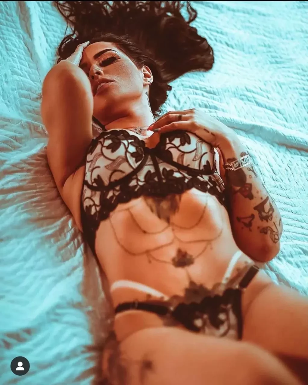 Perlla exibe tatuagem íntima ao posar de lingerie transparente; fotos - imagem 34873