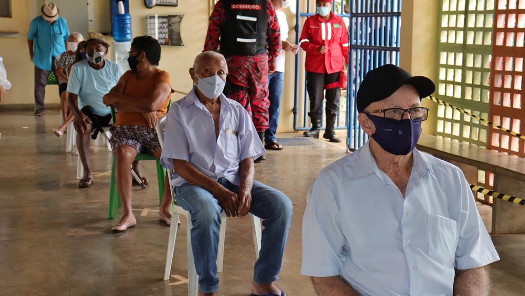 Valença do Piaui avança com vacinação de idosos entre 75 e 79 anos - Imagem 39