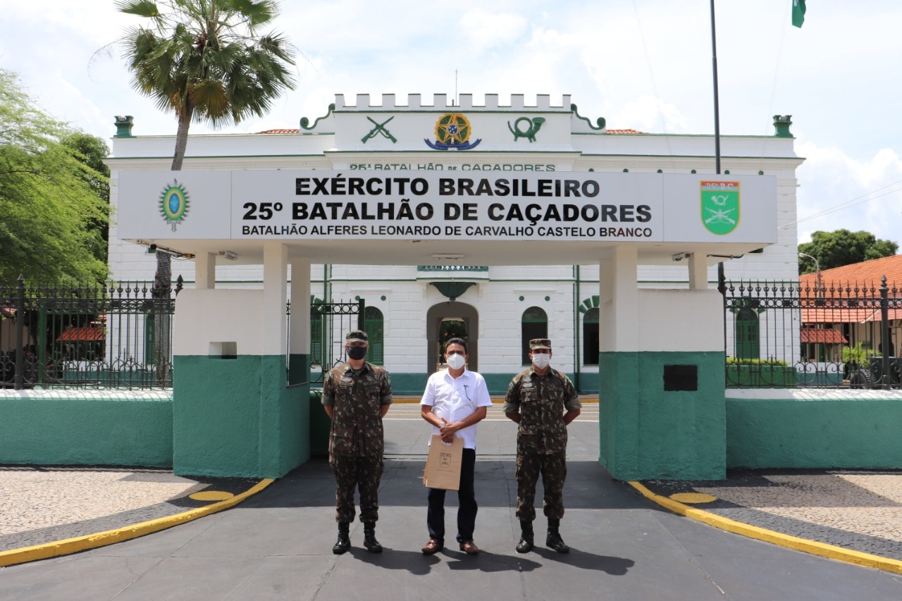 Prefeito de Coivaras trata sobre parceria com o 25º BC do Exército Brasileiro - Imagem 1