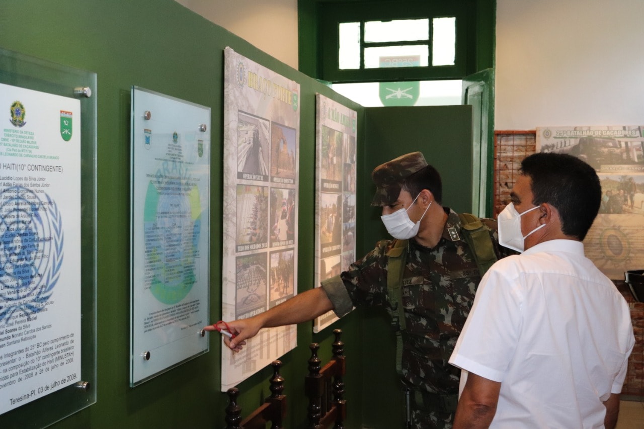 Prefeito de Coivaras trata sobre parceria com o 25º BC do Exército Brasileiro - Imagem 2