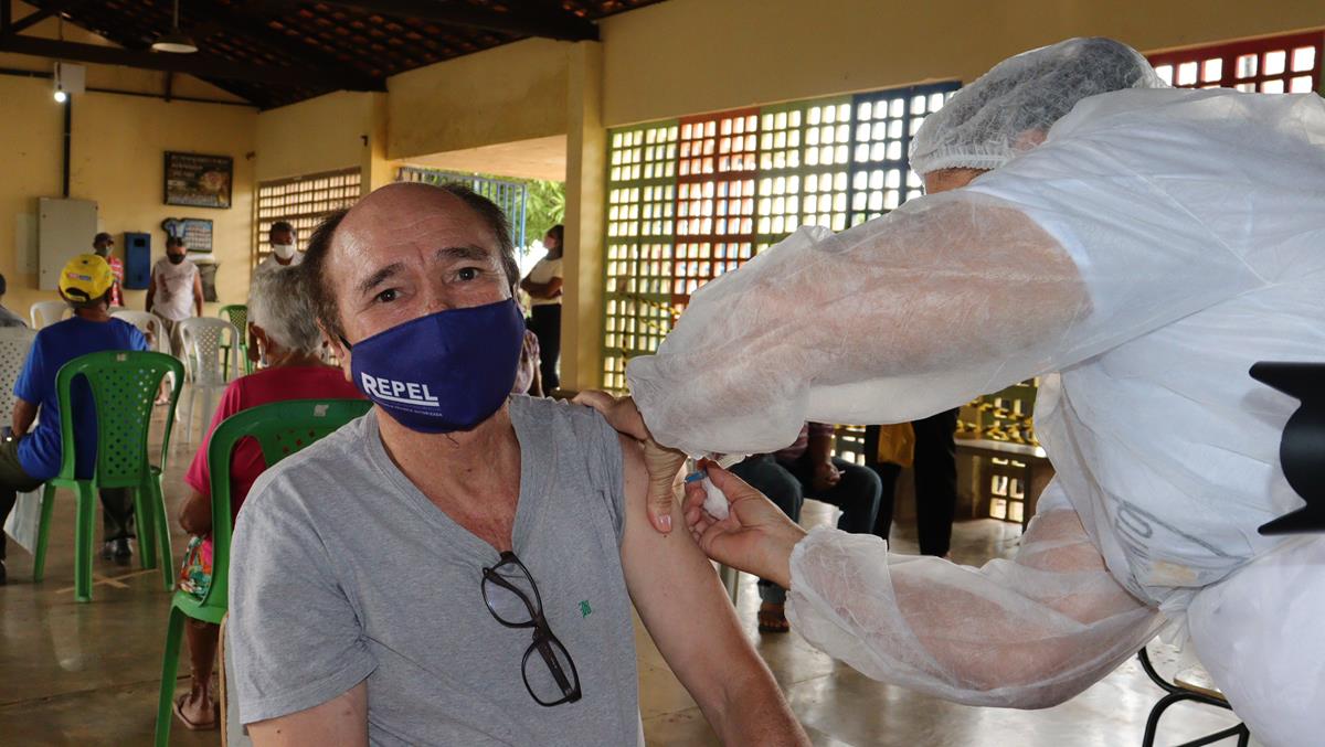 Idosos de 70 e 74 anos são vacinados na cidade e interior de Valença - Imagem 11