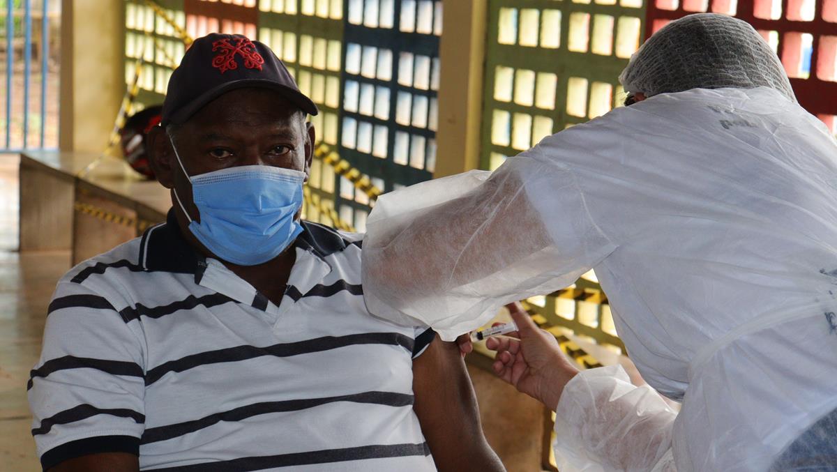 Idosos de 70 e 74 anos são vacinados na cidade e interior de Valença - Imagem 7