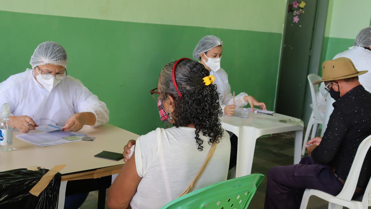 Idosos de 70 e 74 anos são vacinados na cidade e interior de Valença - Imagem 16
