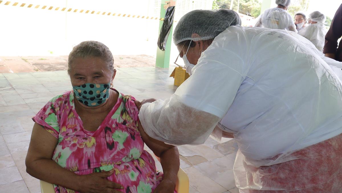 Idosos de 70 e 74 anos são vacinados na cidade e interior de Valença - Imagem 19