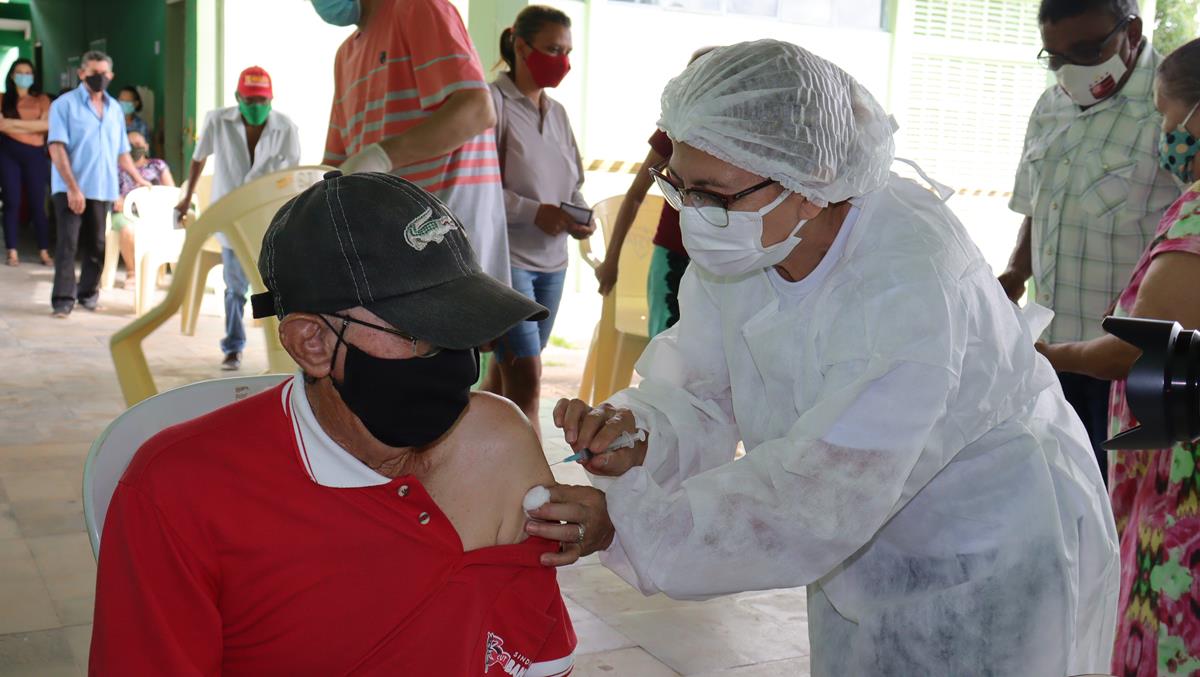 Idosos de 70 e 74 anos são vacinados na cidade e interior de Valença - Imagem 20