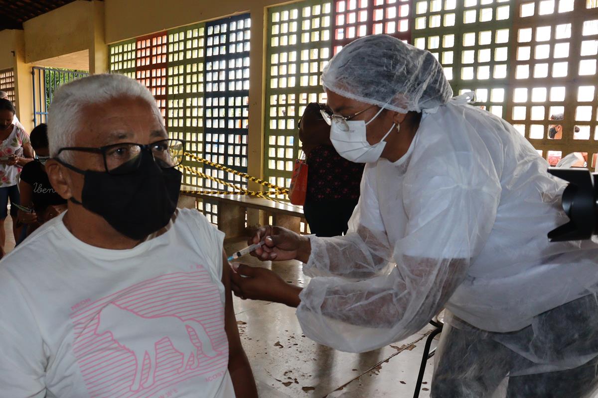 Idosos de 70 e 74 anos são vacinados na cidade e interior de Valença - Imagem 2