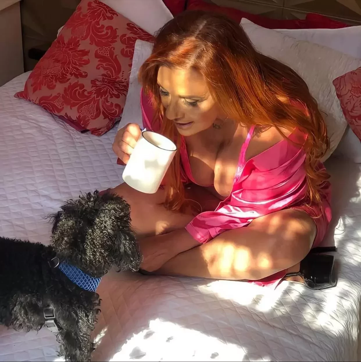 Após fim de auxílio,Rita Cadillac dribla crise vendendo fotos picantes - imagem 35255