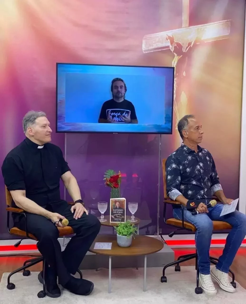 Padre Marcelo bomba nas redes com forma física musculosa; fotos - imagem 35328