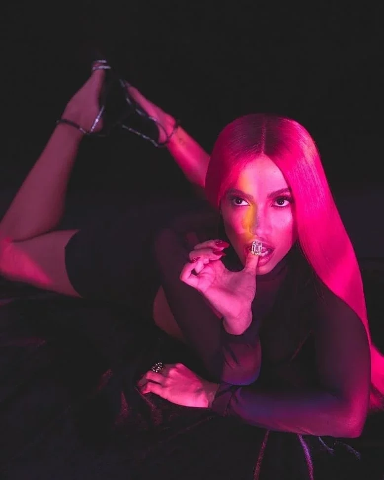 Sexy! Anitta aparece com seios à mostra em vídeo no OnlyFans; fotos - imagem 34408