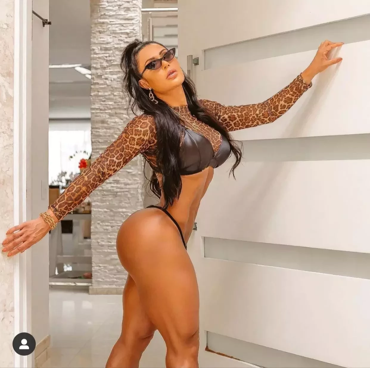 Gracyanne Barbosa fica de quatro de calcinha fio-dental no pole dance - imagem 34418