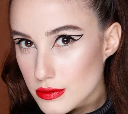 Aprenda a fazer o delineado gráfico incrível usado pela Juliette 