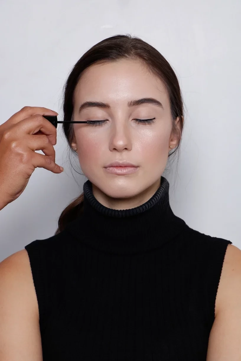 Aprenda a fazer o delineado gráfico incrível usado pela Juliette  - imagem 34531