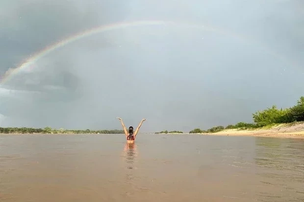 Lais Ribeiro toma banho no Rio Parnaíba em sua terra natal no Piauí - imagem 34465
