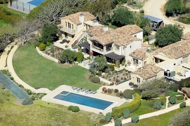 Conheça as mansões de famosos do Brasil e do mundo - imagem 35528