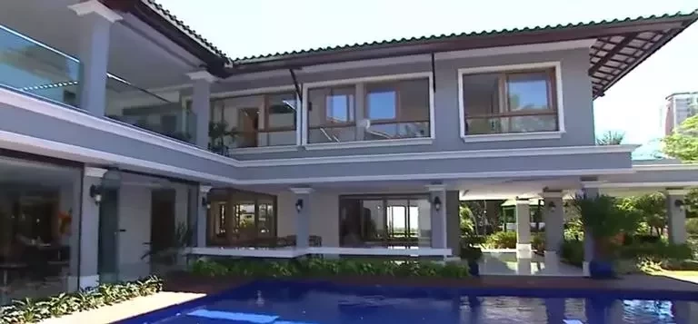 Conheça as mansões de famosos do Brasil e do mundo - imagem 35527