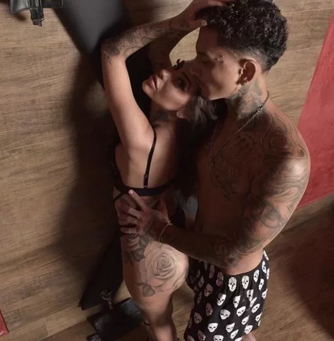 MC Mirella tira roupa em vídeo sexy em rede social pornô; assista - imagem 36303