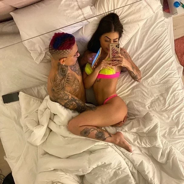 MC Mirella tira roupa em vídeo sexy em rede social pornô; assista - imagem 36301
