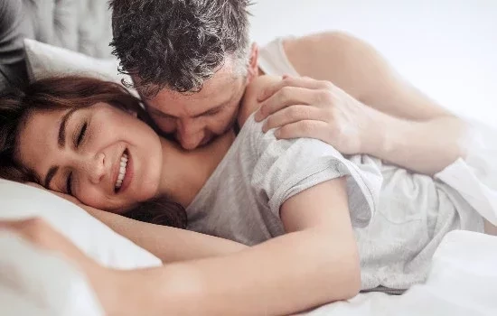 Tem pênis pequeno? Aposte nestas posições para ter muito prazer no sexo 