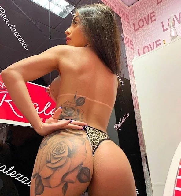 MC Mirella toda fogosa. Crédito: Instagram.