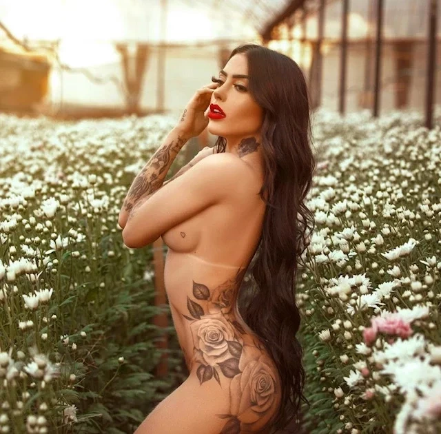 MC Mirella toda fogosa. Crédito: Instagram.