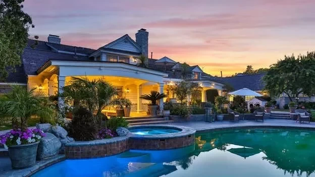 Confira como são 10 mansões luxuosas de famosos - imagem 37651