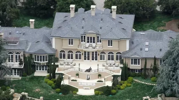 Confira como são 10 mansões luxuosas de famosos - imagem 37649