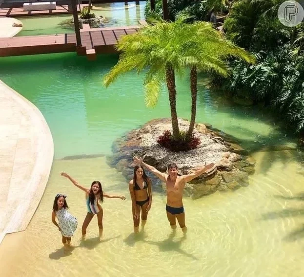 Confira como são 10 mansões luxuosas de famosos - imagem 37657