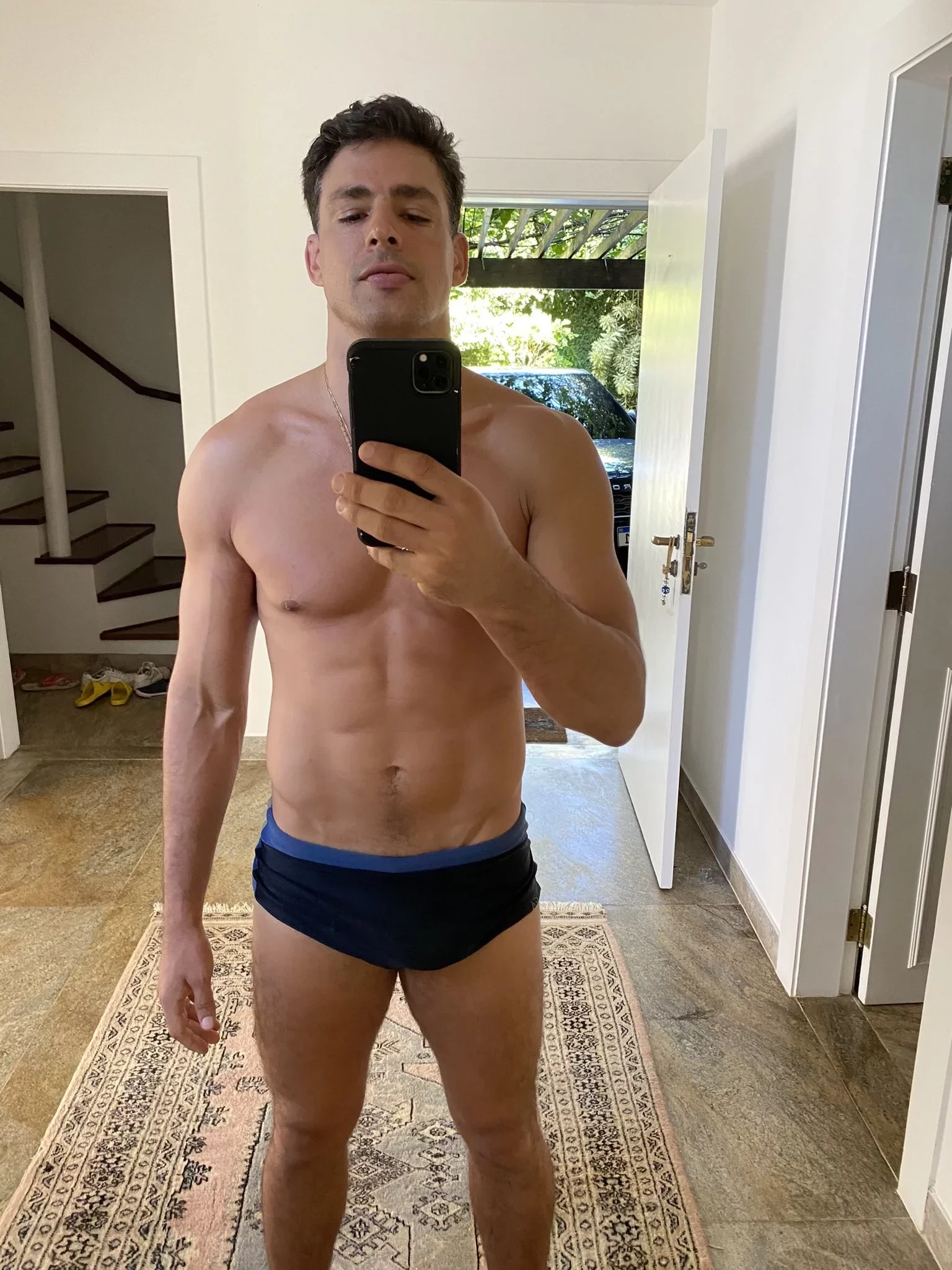 Cauã em excelente forma física. Crédito: Instagram.