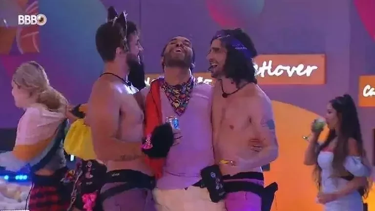 Sanduíche de Gil do Vigor com Arthur e Fiuk. Crédito: Globo Play.