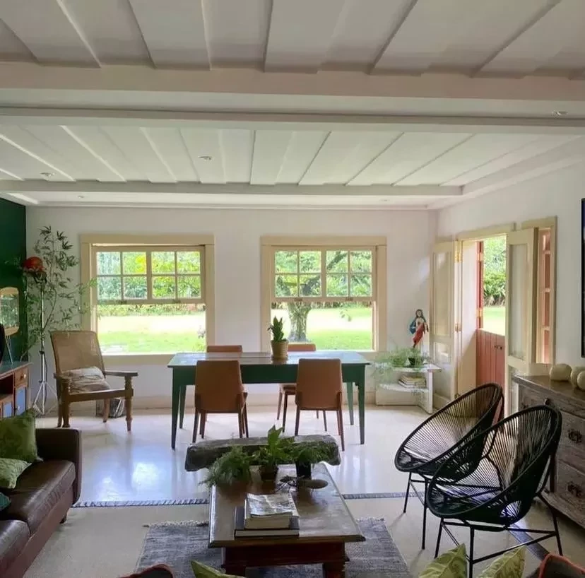 Ator Luiz Fernando Guimarães tem mansão com lago particular