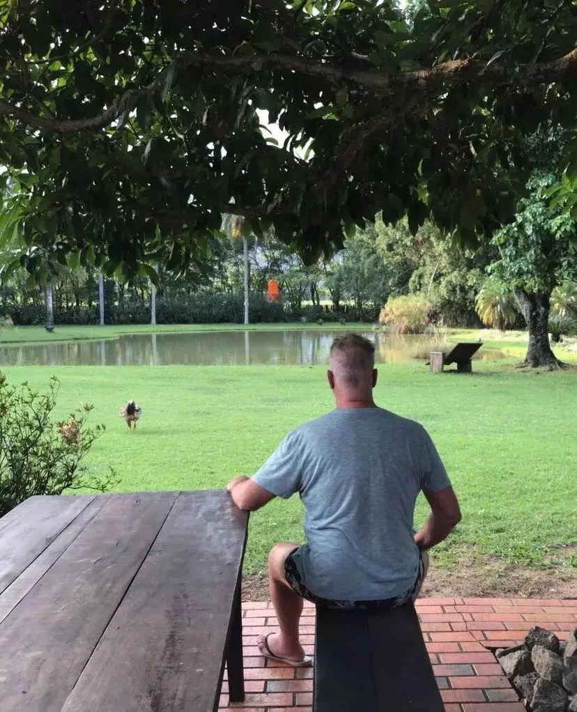 Ator Luiz Fernando Guimarães tem mansão com lago particular