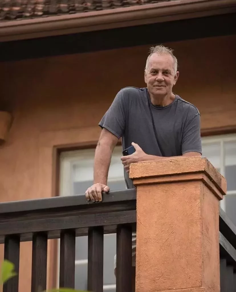 Ator Luiz Fernando Guimarães tem mansão com lago particular